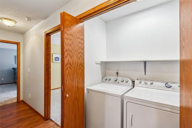 4020 Blue Jay Dr, Cedar Rapids, IA 52402