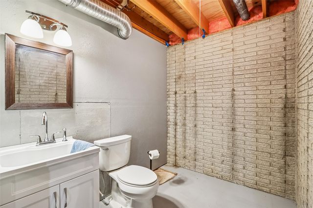 4020 Blue Jay Dr, Cedar Rapids, IA 52402