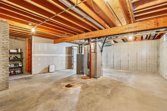 4020 Blue Jay Dr, Cedar Rapids, IA 52402