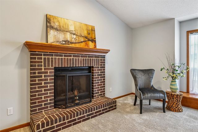 4020 Blue Jay Dr, Cedar Rapids, IA 52402