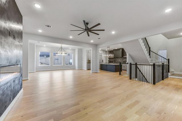 1904 Nantucket Drive, Houston, TX 77057