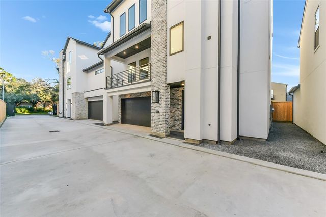 1904 Nantucket Drive, Houston, TX 77057