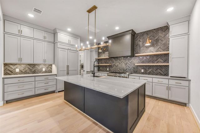 1904 Nantucket Drive, Houston, TX 77057