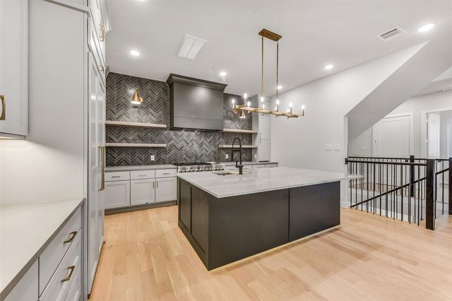 1904 Nantucket Drive, Houston, TX 77057