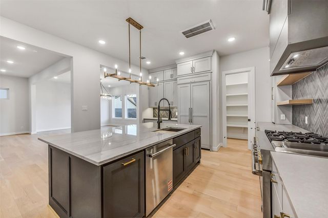 1904 Nantucket Drive, Houston, TX 77057