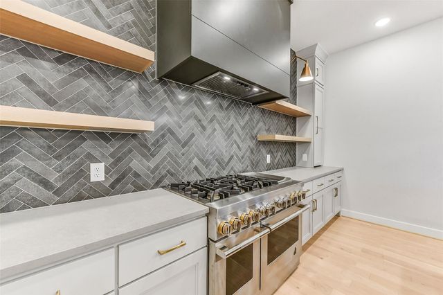 1904 Nantucket Drive, Houston, TX 77057