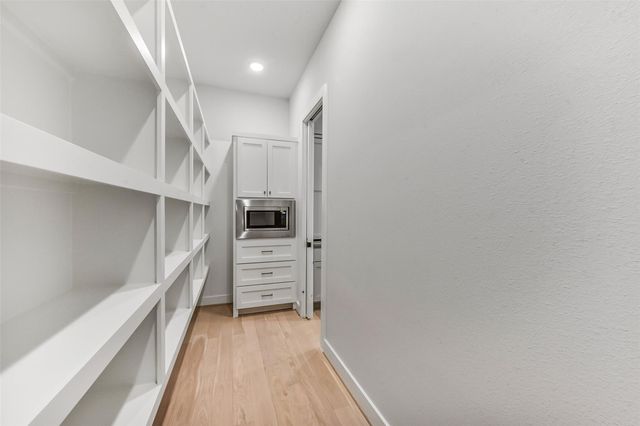 1904 Nantucket Drive, Houston, TX 77057