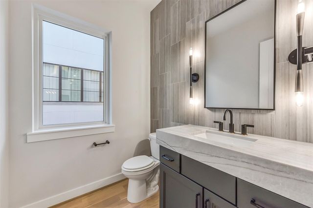 1904 Nantucket Drive, Houston, TX 77057