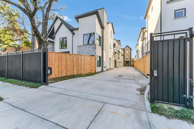 1904 Nantucket Drive, Houston, TX 77057