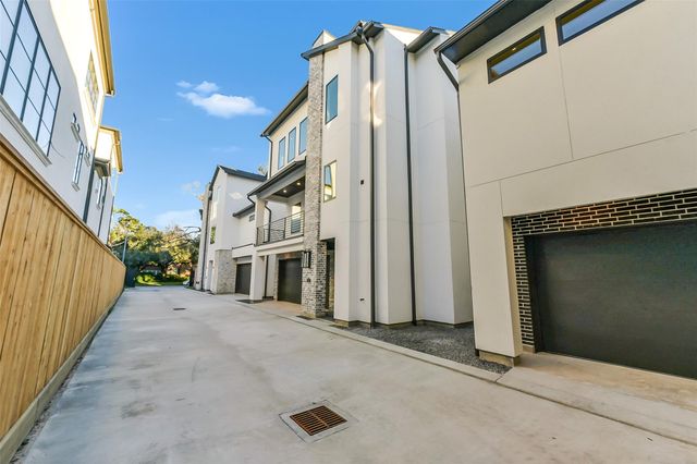 1904 Nantucket Drive, Houston, TX 77057