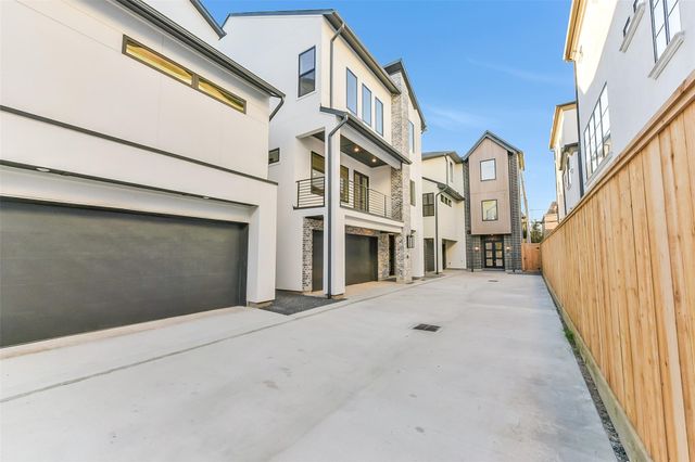 1904 Nantucket Drive, Houston, TX 77057