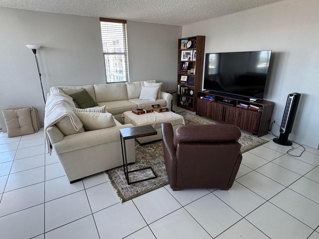 3015 N Ocean Boulevard 15A, Fort Lauderdale, FL 33308