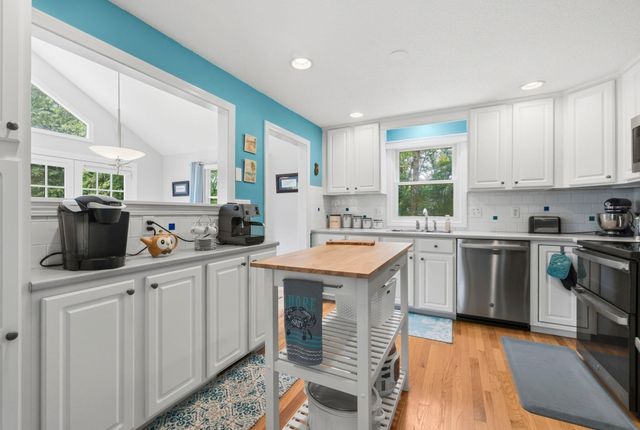 55 Overlook Dr W, Framingham, MA 01701