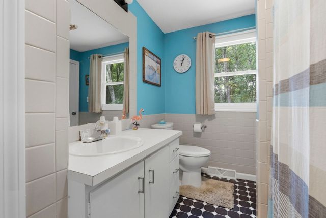 55 Overlook Dr W, Framingham, MA 01701