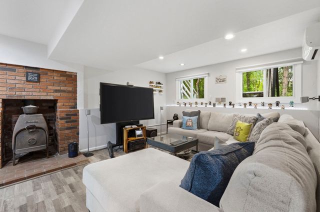 55 Overlook Dr W, Framingham, MA 01701