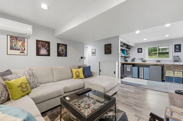 55 Overlook Dr W, Framingham, MA 01701