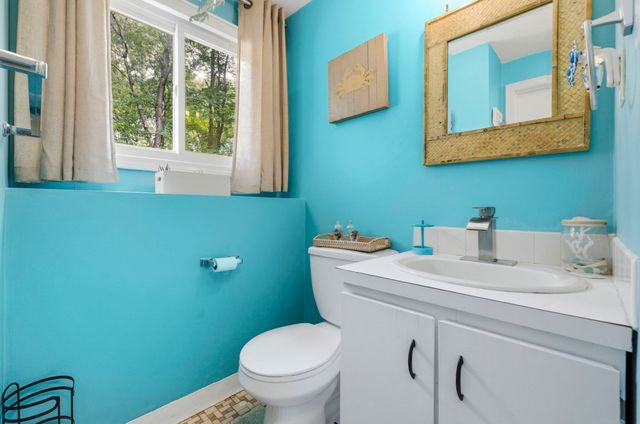 55 Overlook Dr W, Framingham, MA 01701