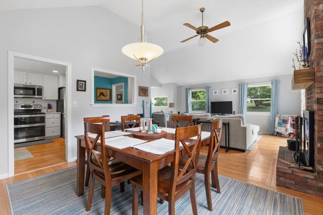 55 Overlook Dr W, Framingham, MA 01701