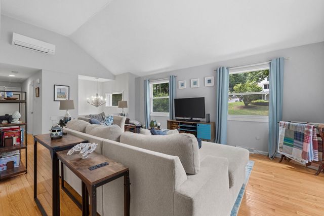 55 Overlook Dr W, Framingham, MA 01701