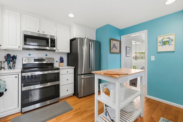 55 Overlook Dr W, Framingham, MA 01701