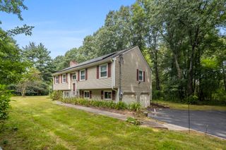 55 Overlook Dr W, Framingham, MA 01701