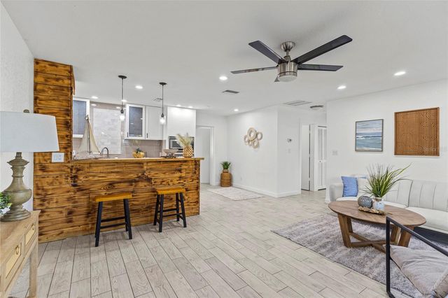 4003 36TH STREET W, Bradenton, FL 34205