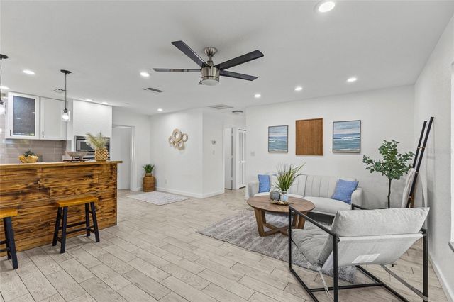 4003 36TH STREET W, Bradenton, FL 34205