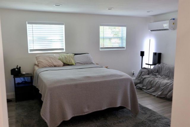 121 SE 14TH Street, Pompano Beach, FL 33060