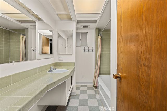 2130 E El Norte, Escondido, CA 92027