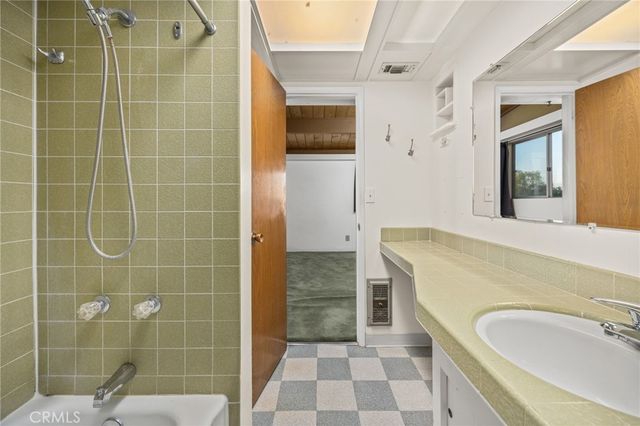 2130 E El Norte, Escondido, CA 92027