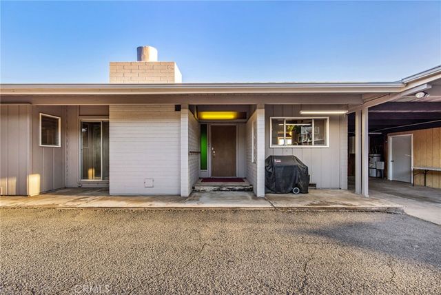 2130 E El Norte, Escondido, CA 92027