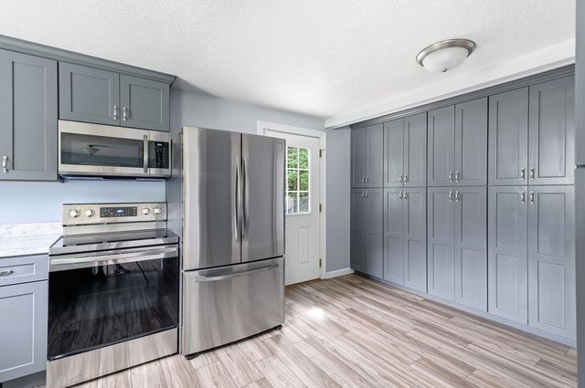 100 Stony Brook Road, Raynham, MA 02767