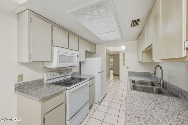 6120 E AUGUSTA Circle, Mesa, AZ 85215