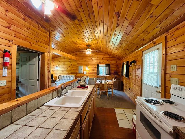 15 Cone Pass, Pittsburg, NH 03592