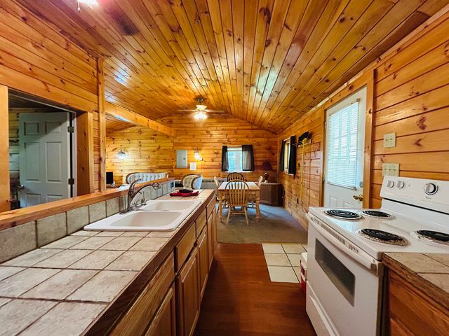 15 Cone Pass, Pittsburg, NH 03592