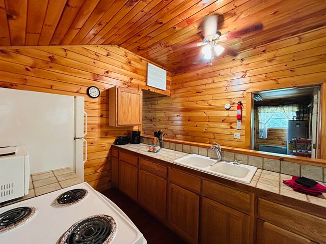 15 Cone Pass, Pittsburg, NH 03592