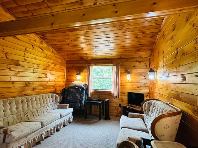 15 Cone Pass, Pittsburg, NH 03592