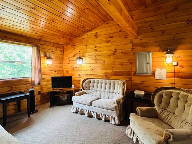 15 Cone Pass, Pittsburg, NH 03592