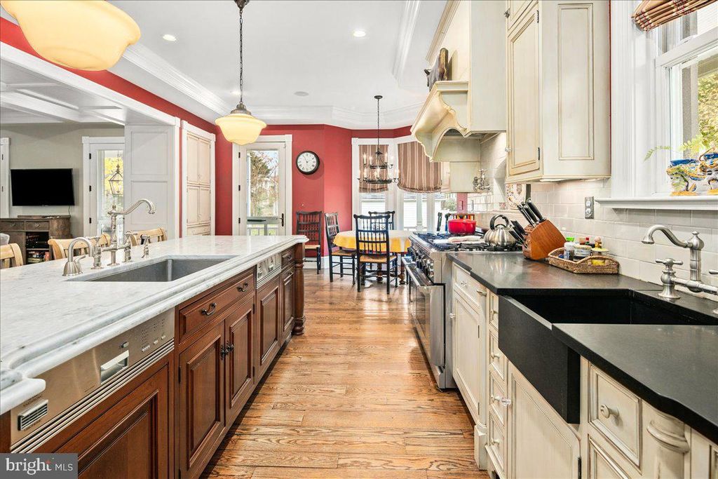 Image 24 of property listing at 10400 MONTGOMERY AVE, Kensington, MD 20895