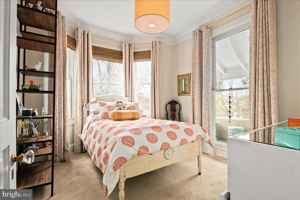 Image 36 of property listing at 10400 MONTGOMERY AVE, Kensington, MD 20895