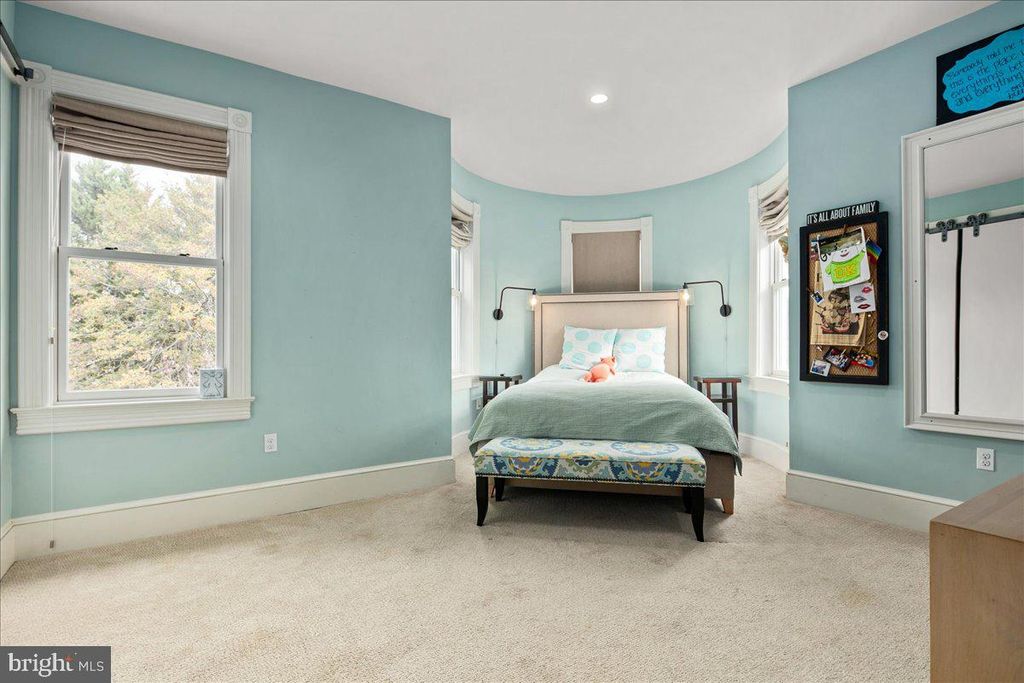 Image 37 of property listing at 10400 MONTGOMERY AVE, Kensington, MD 20895