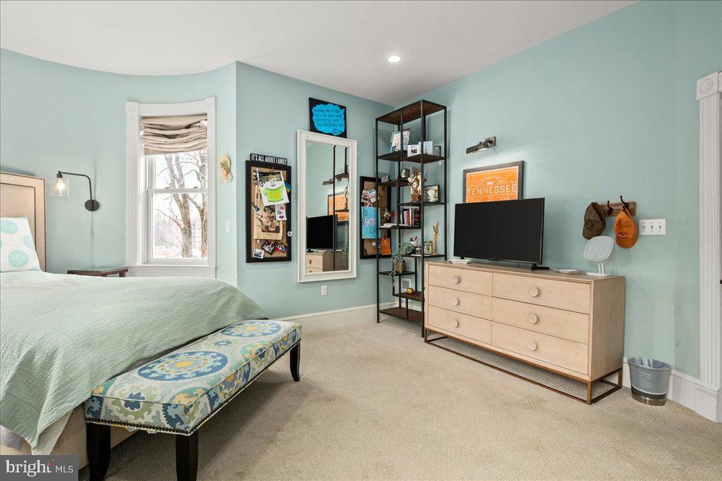 Image 39 of property listing at 10400 MONTGOMERY AVE, Kensington, MD 20895