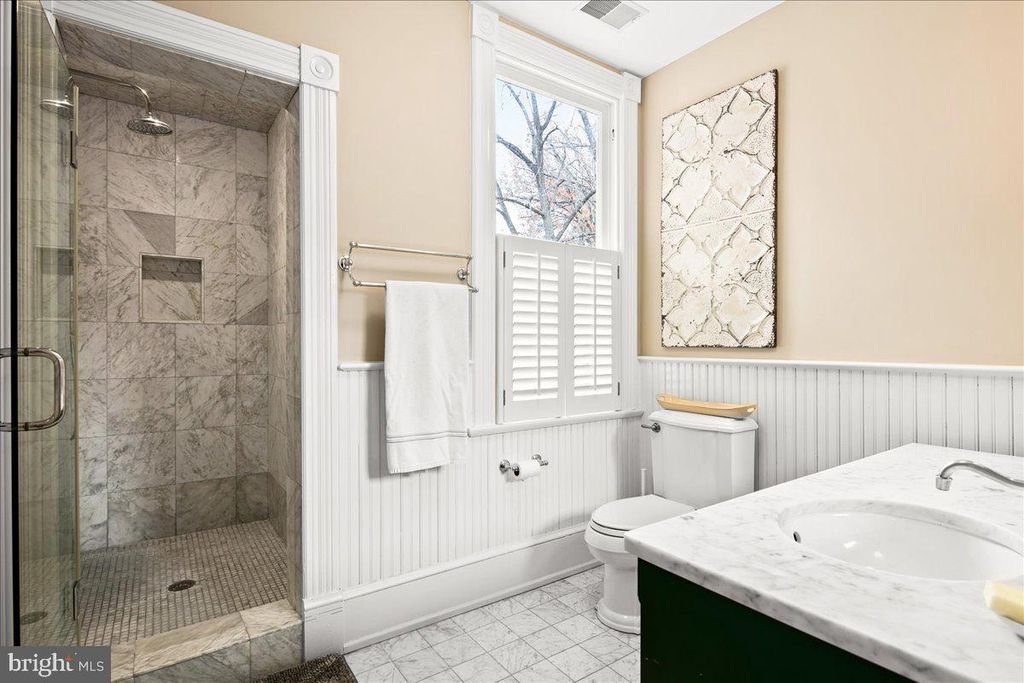 Image 40 of property listing at 10400 MONTGOMERY AVE, Kensington, MD 20895