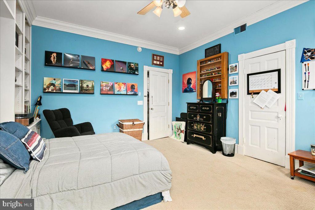 Image 43 of property listing at 10400 MONTGOMERY AVE, Kensington, MD 20895