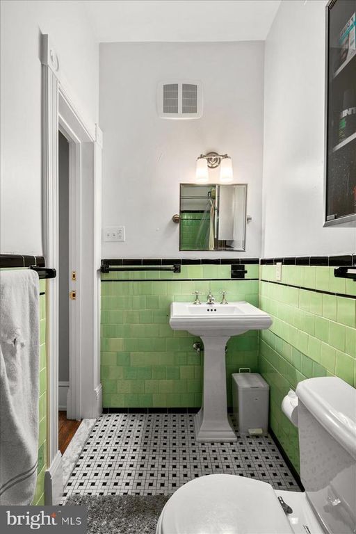 Image 45 of property listing at 10400 MONTGOMERY AVE, Kensington, MD 20895