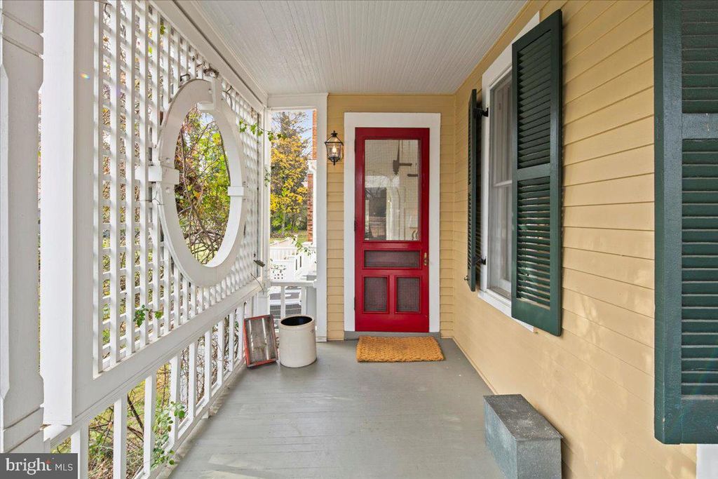 Image 5 of property listing at 10400 MONTGOMERY AVE, Kensington, MD 20895