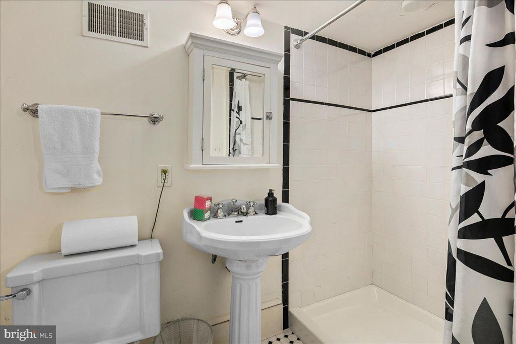 Image 65 of property listing at 10400 MONTGOMERY AVE, Kensington, MD 20895