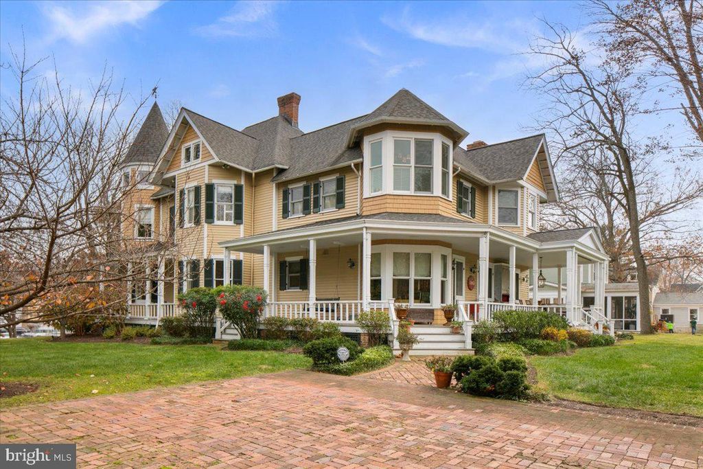 Image 71 of property listing at 10400 MONTGOMERY AVE, Kensington, MD 20895