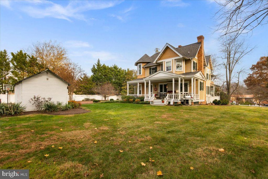 Image 75 of property listing at 10400 MONTGOMERY AVE, Kensington, MD 20895