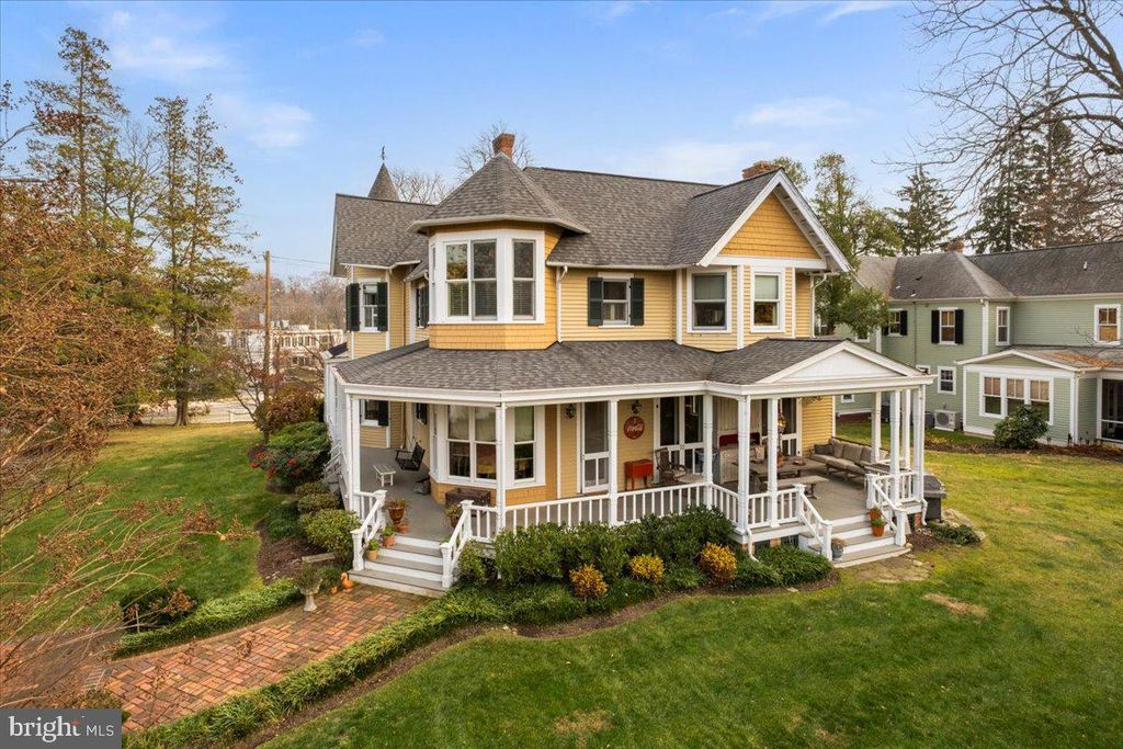 Image 78 of property listing at 10400 MONTGOMERY AVE, Kensington, MD 20895